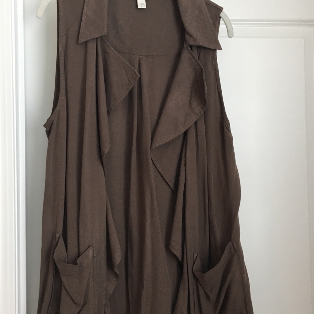 Open flyaway vest